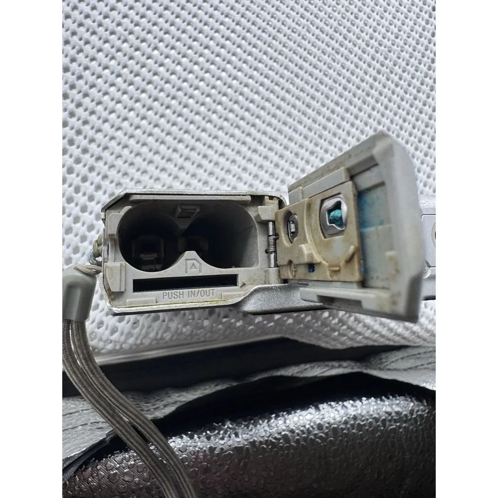 Sony Cyber-shot DSC-S700 7.2MP Digital Camera Silver Parts Repair Not Working